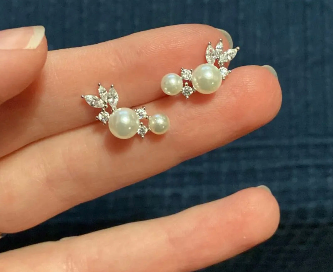 Golden Pearl Sidesweeper Earring (925)