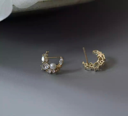 9k Solid Gold Bohemian Moon Earring