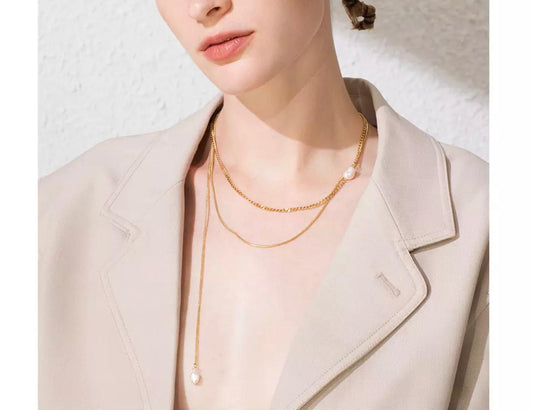 Gold Drape Minimalist Necklace