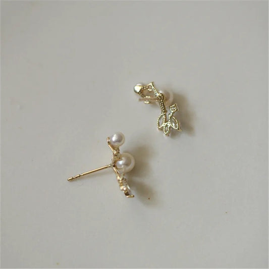 Golden Pearl Sidesweeper Earring (925)