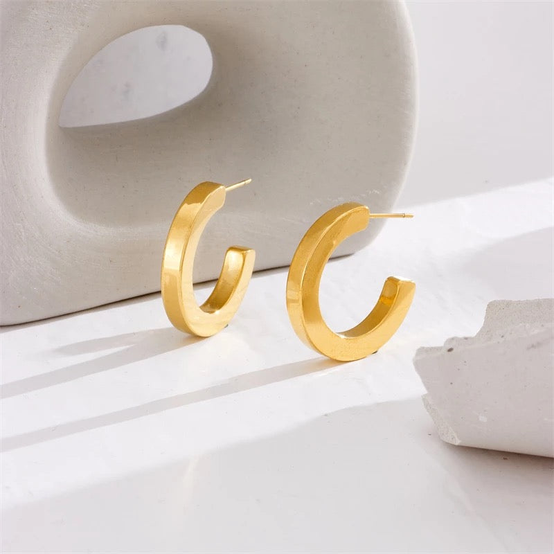 Flat Curve Hoop Earring