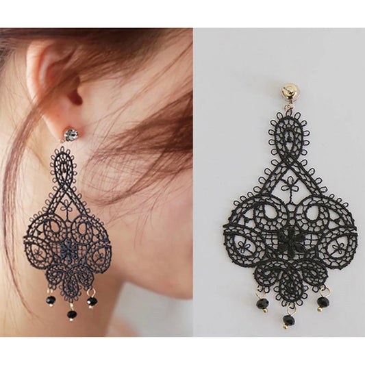 Black/White Vintage Filigree Lace Drop