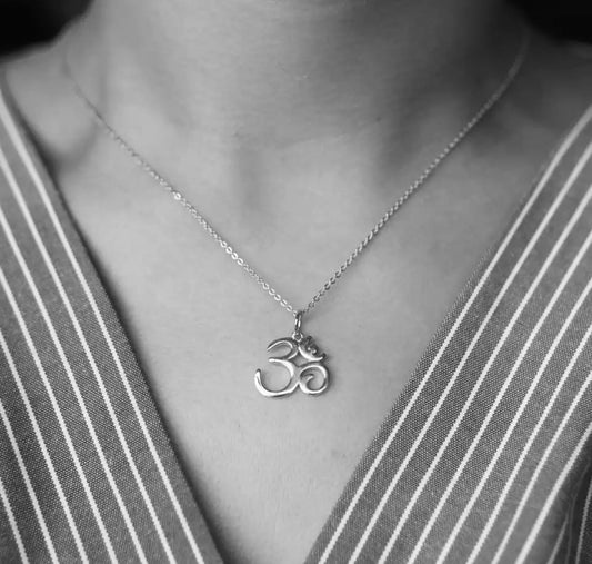 Silver Satin Aum Necklace (925, Vermeil)
