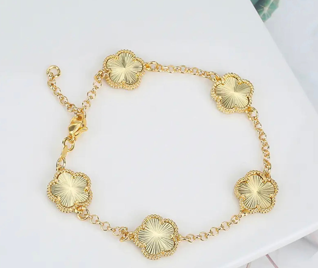 Gold Emirati Clover Bracelet