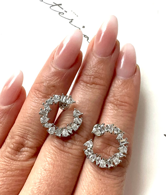 Kimmy Dainty Croissant Earring