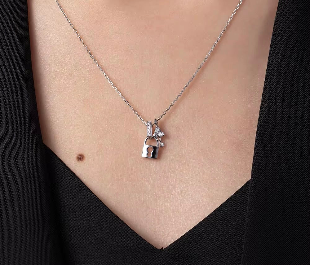 Silver Dainty Elegance Lock & Key Necklace (925, Vermeil)