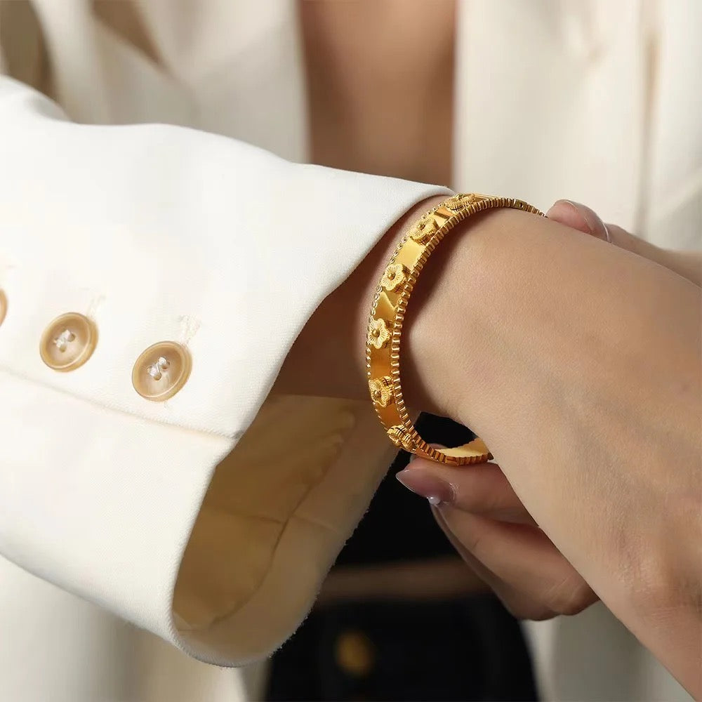 Clover Laser Bead Bangle (Gold, Silver)