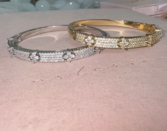 Silver Pave Clover Luxury Bangle (Mix Metal)