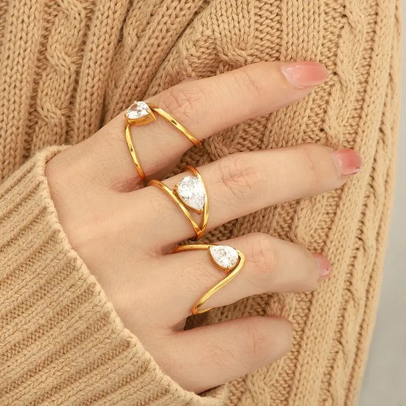 Gold Abstract V Soliraire Ring
