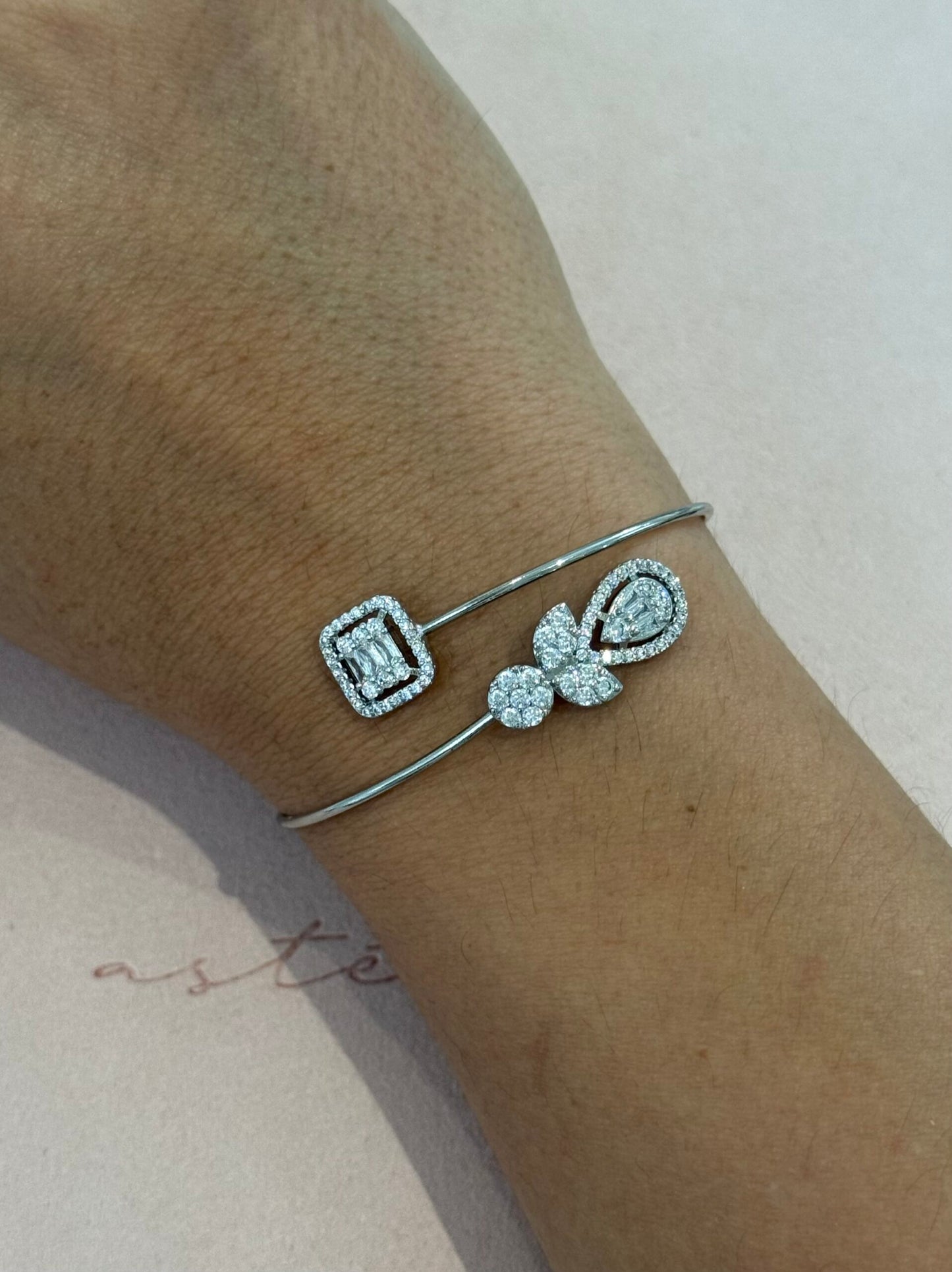 Silver Glamour Overlap Bangle ( Mix Metal)