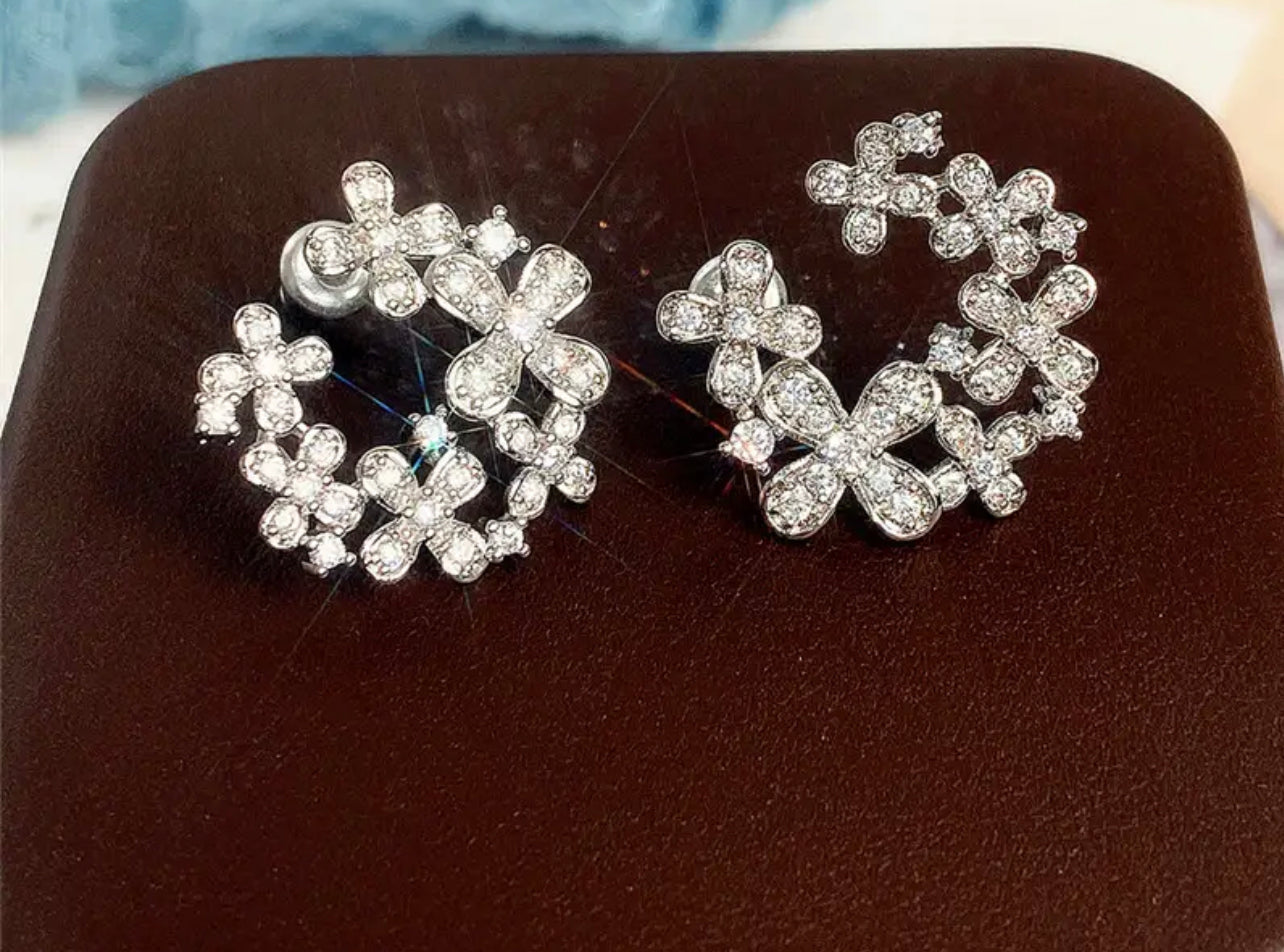 La Flora Croissant Earring