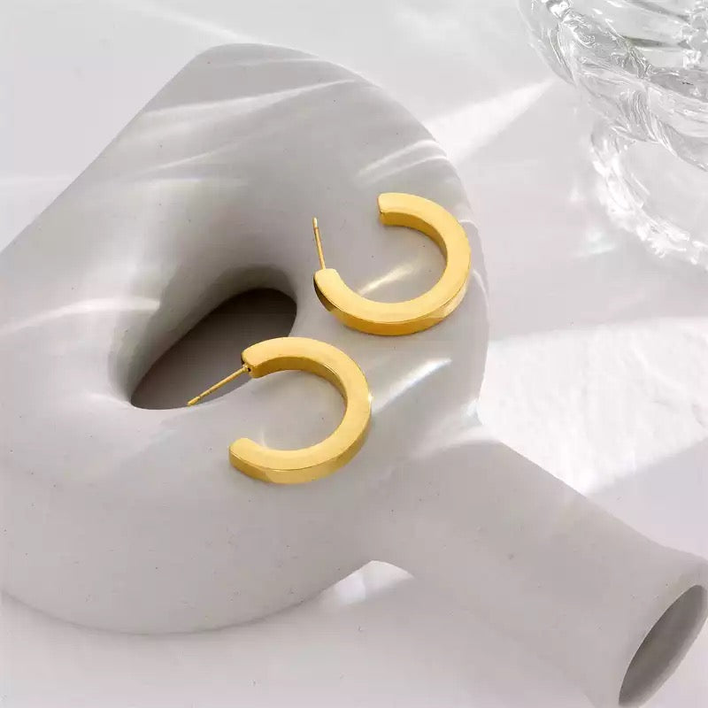 Flat Curve Hoop Earring