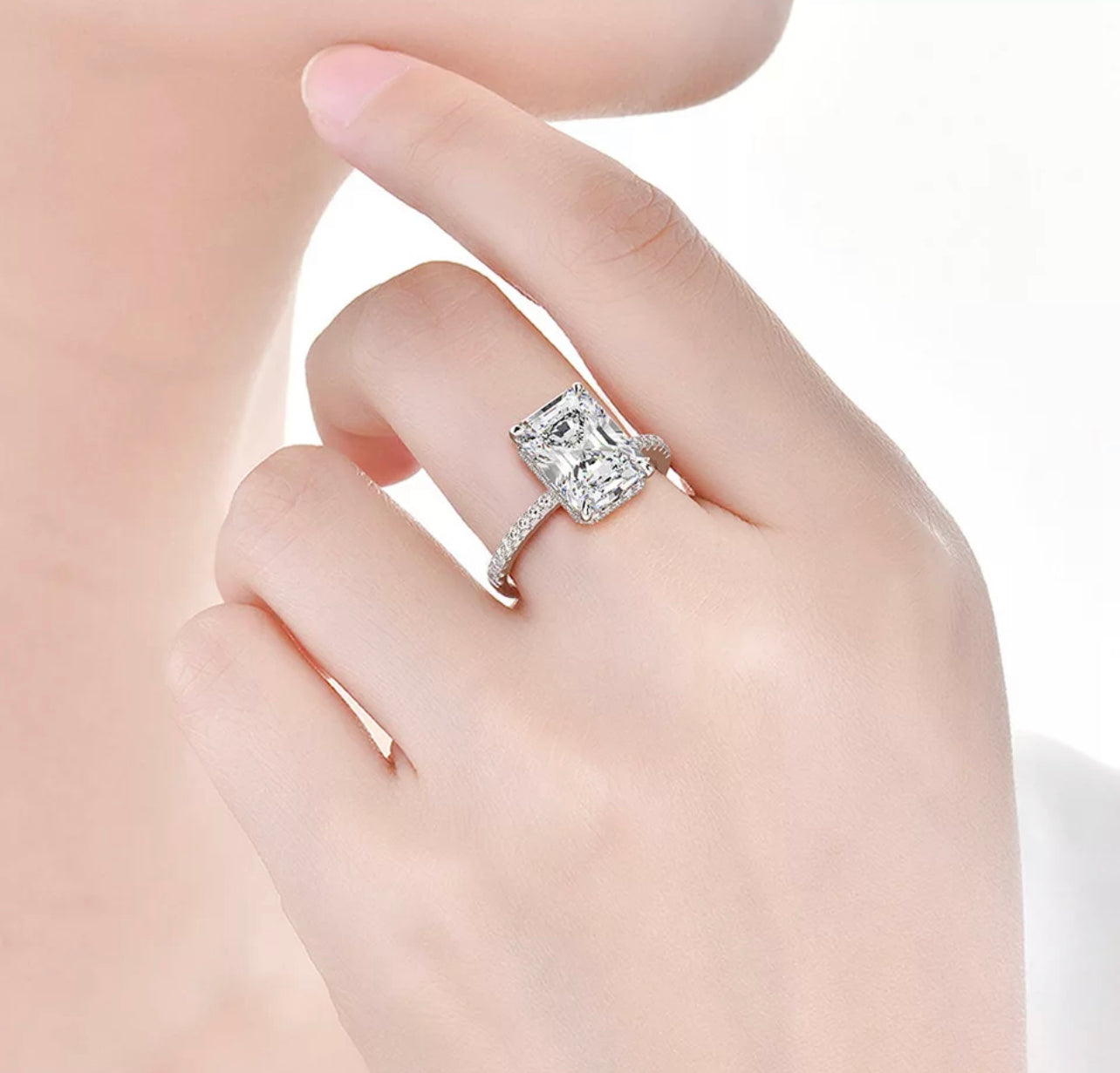 Emerald Supreme Ring