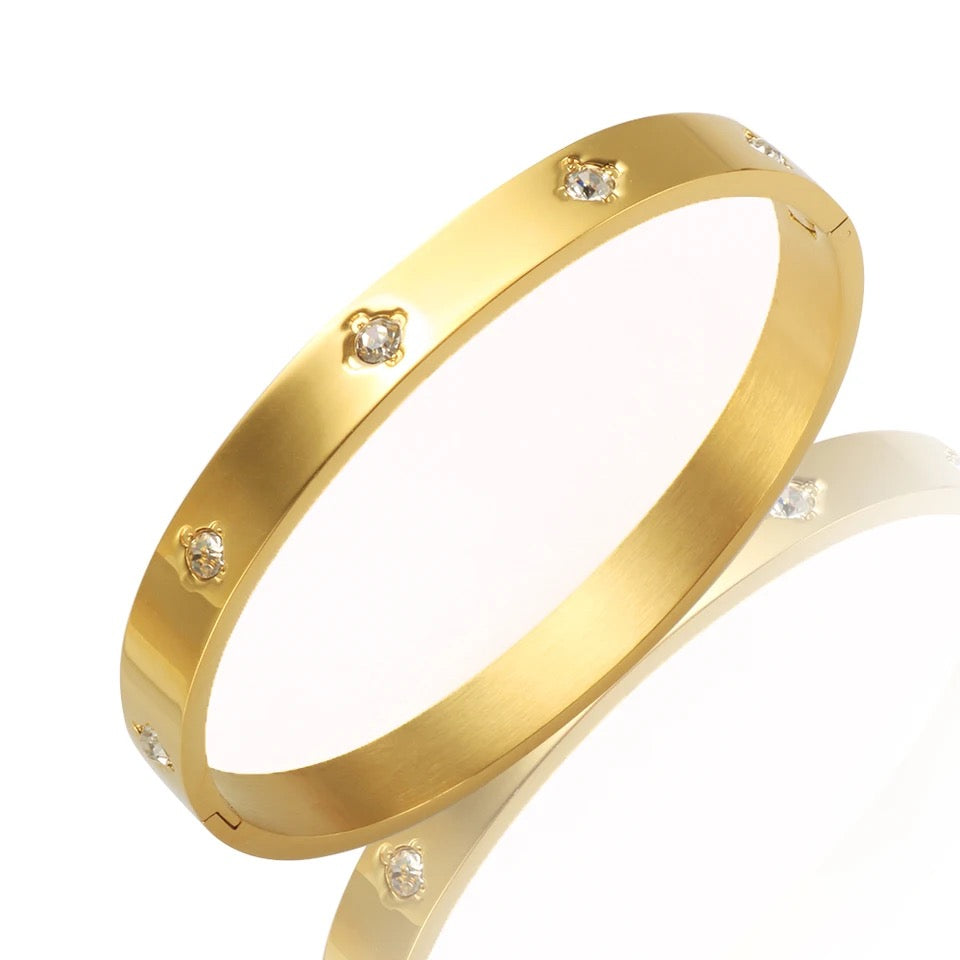 Gold Four Point Clover Bangle (4mm, 6mm)