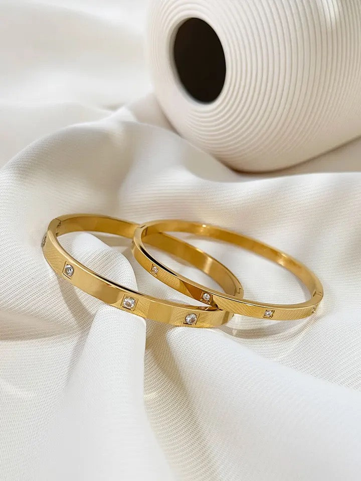 Gold Classica Bangle (4mm, 6mm)