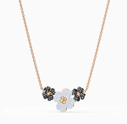 Jet’aime Triple Fleur Necklace