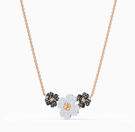 Jet’aime Triple Fleur Necklace