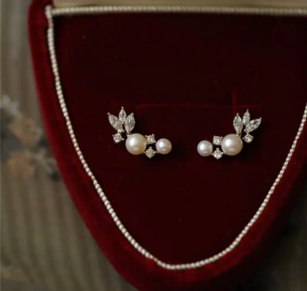 Golden Pearl Sidesweeper Earring (925)