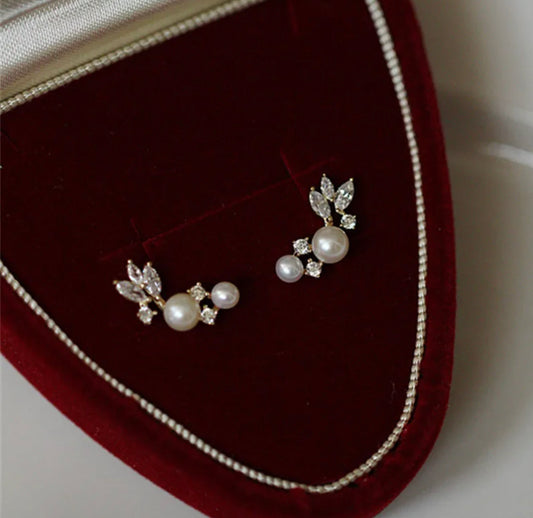 Golden Pearl Sidesweeper Earring (925)
