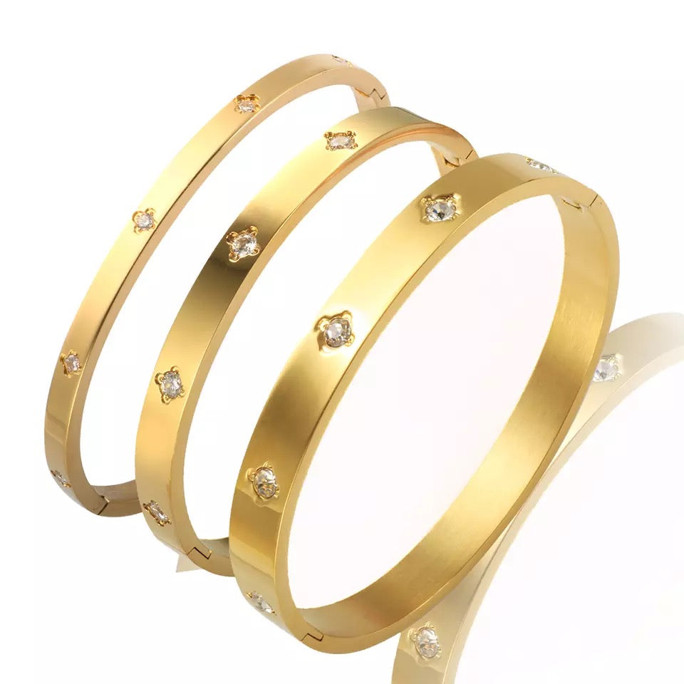 Gold Four Point Clover Bangle (4mm, 6mm)