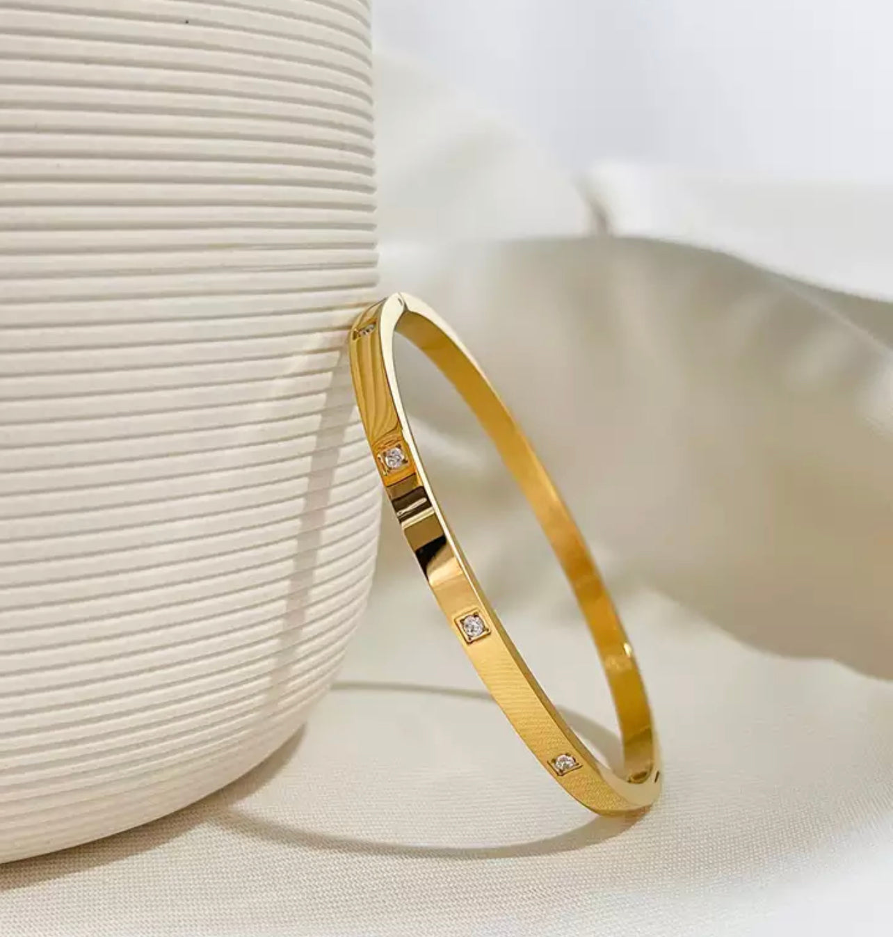 Gold Classica Bangle (4mm, 6mm)