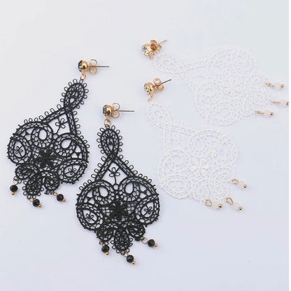 Black/White Vintage Filigree Lace Drop
