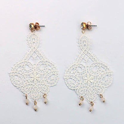 Black/White Vintage Filigree Lace Drop