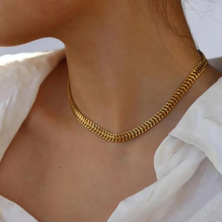 Gold Queen Necklace & Bracelet Set (Stainless Steel)