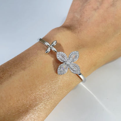 Love It Clover Cuff (Mix Metal, Gold & Silver)