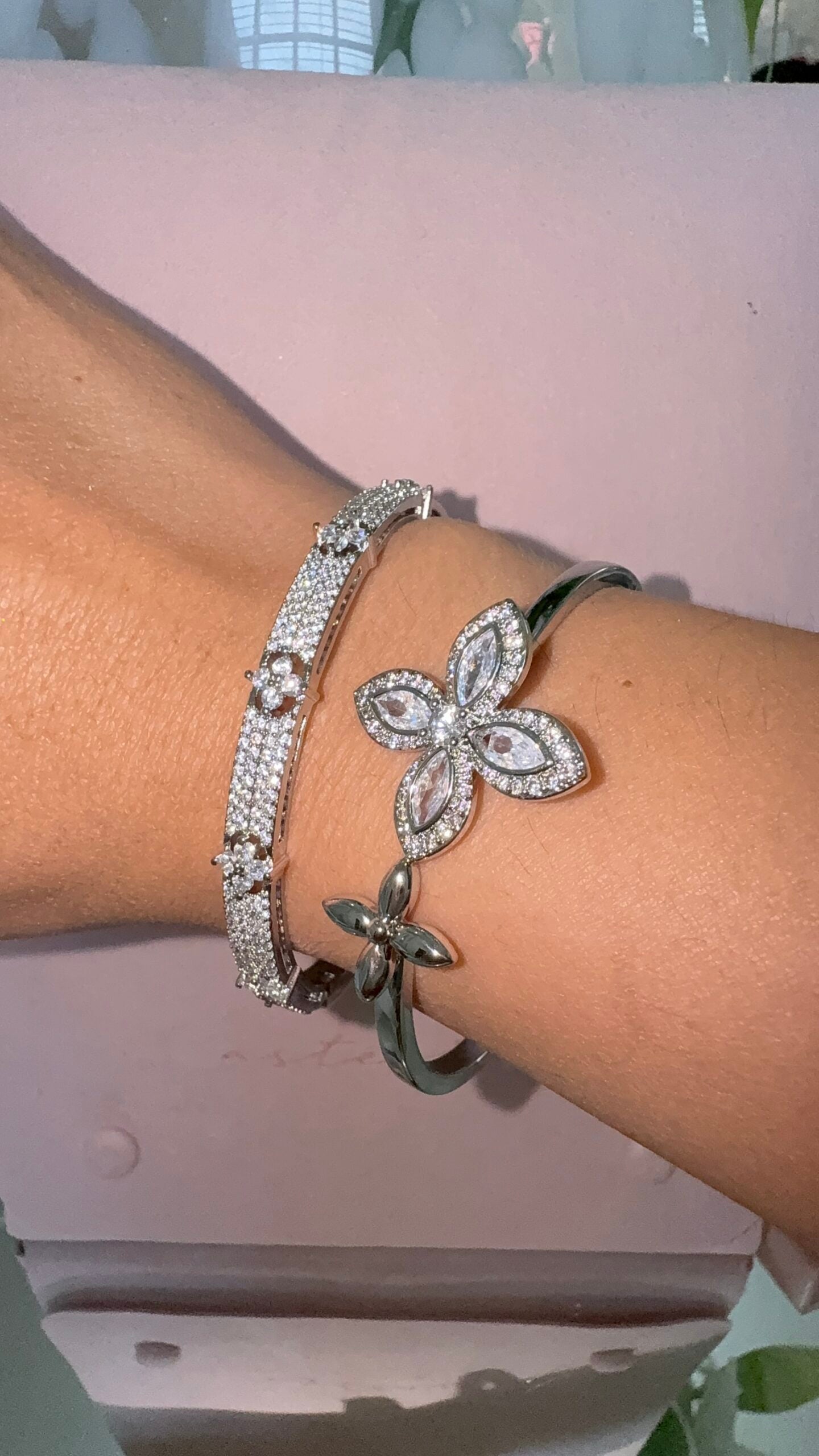 Silver Pave Clover Luxury Bangle (Mix Metal)
