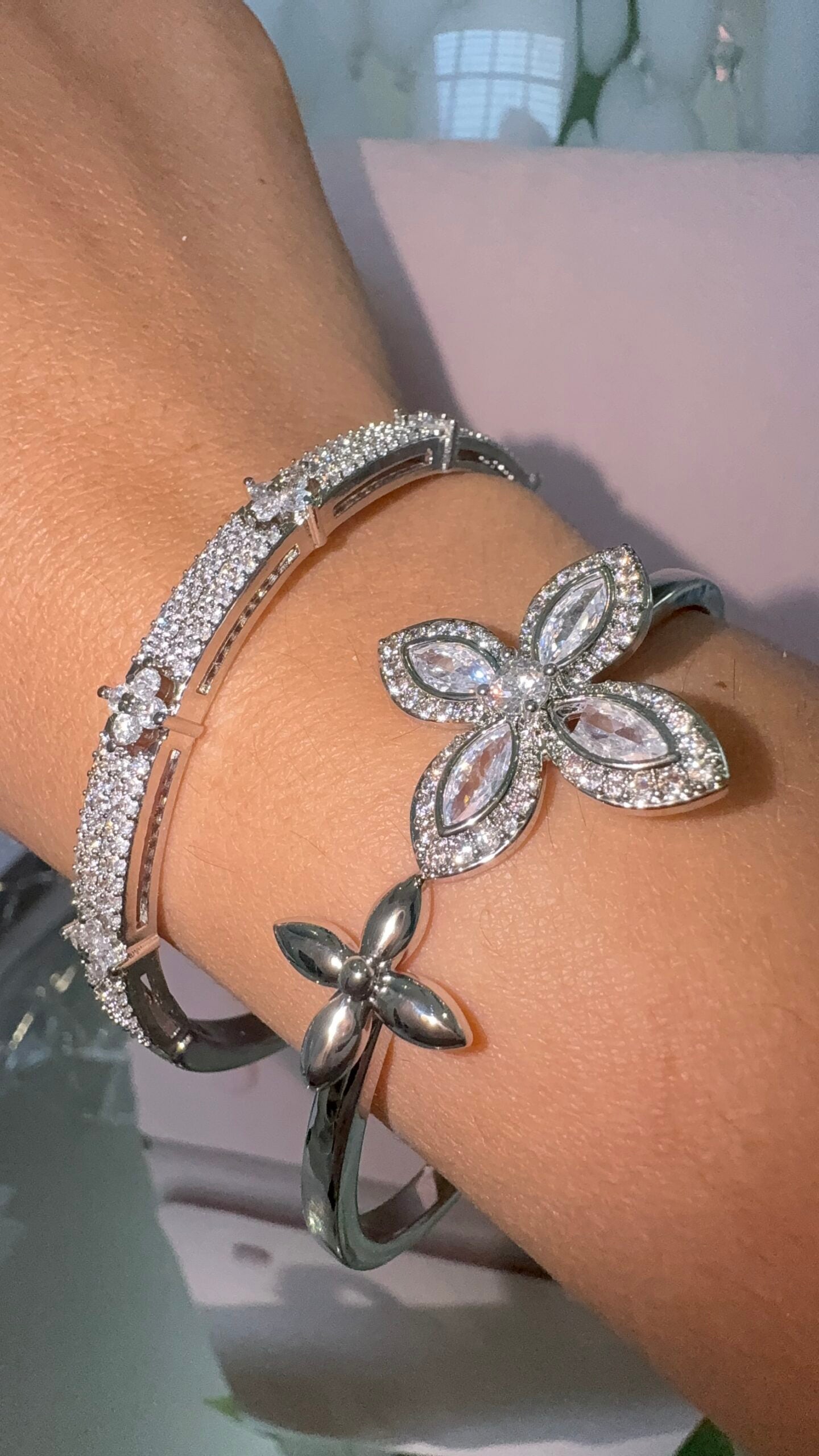 Silver Pave Clover Luxury Bangle (Mix Metal)