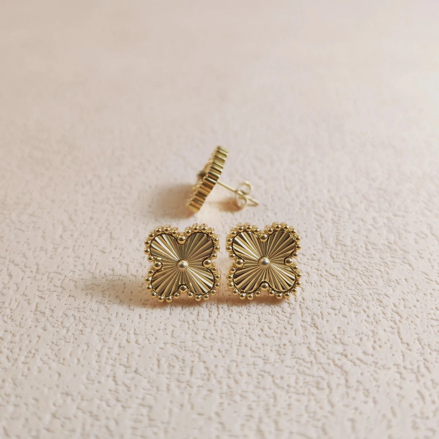 Antique Gold Clover Floating Pendant & Earring Set (2 piece)