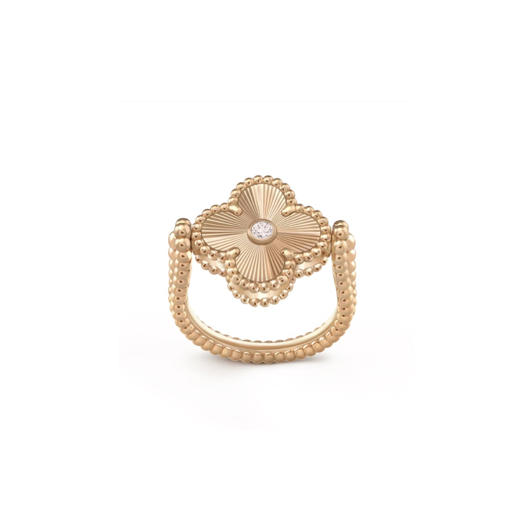 Rose Gold & White Pearl Reversible Clover Ring (925, Vermeil)